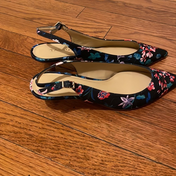 Talbots Beautiful Floral Print Slingback Pumps. 7.5 M. NWT - Picture 3 of 5
